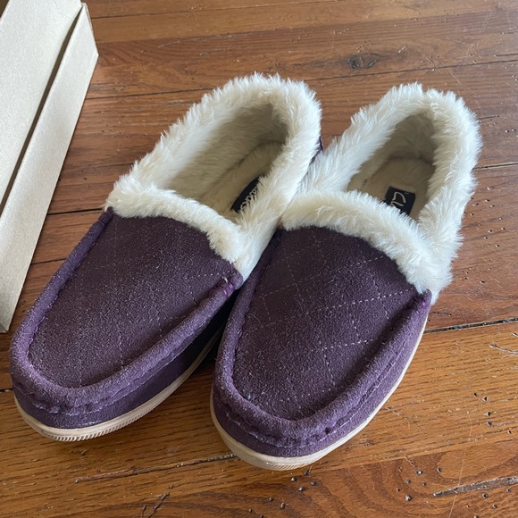 Shoes - Brand new Plum colored Clarks slipper. Leather upper, faux fur lining. Size 9